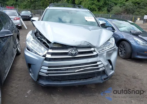 2019 Toyota Highlander Xle z USA, uszkodzony, nr VIN 5TDJZRFH7KS605483